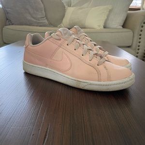 Low top pink Nikes